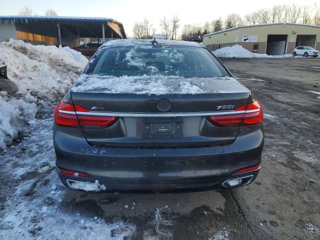 2018 BMW 750i gallery 3